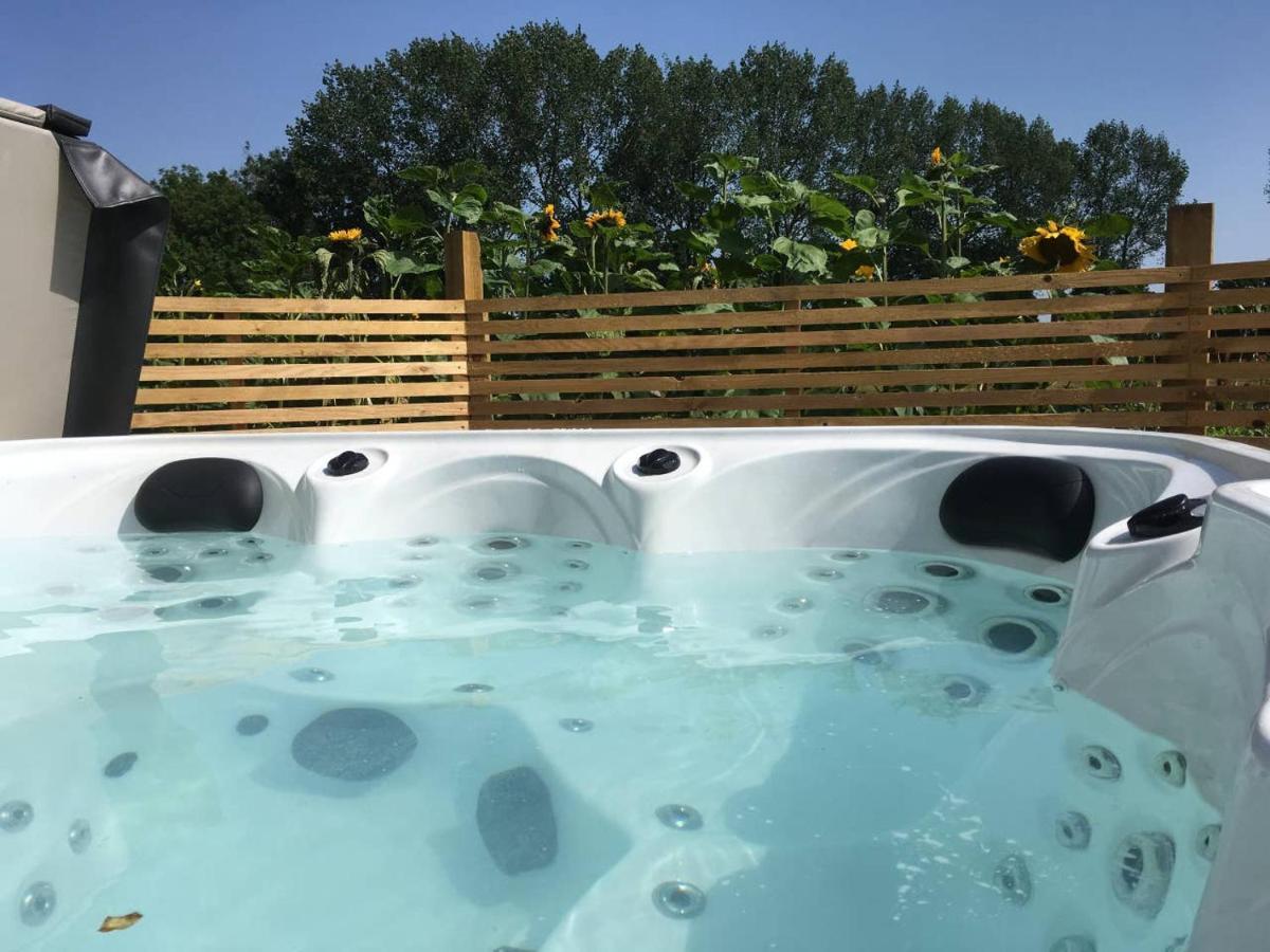 Moors Wood Relaxing ,Tranquil Retreat With Hot Tub Villa Chippenham  Eksteriør bilde