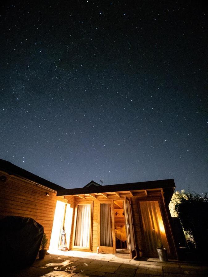 Moors Wood Relaxing ,Tranquil Retreat With Hot Tub Villa Chippenham  Eksteriør bilde