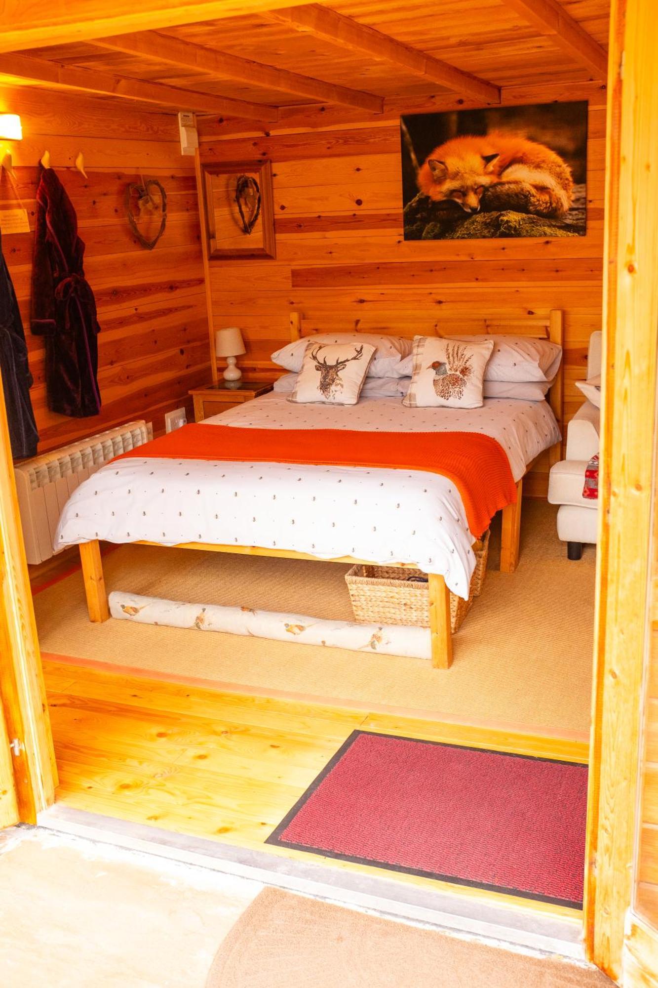 Moors Wood Relaxing ,Tranquil Retreat With Hot Tub Villa Chippenham  Eksteriør bilde