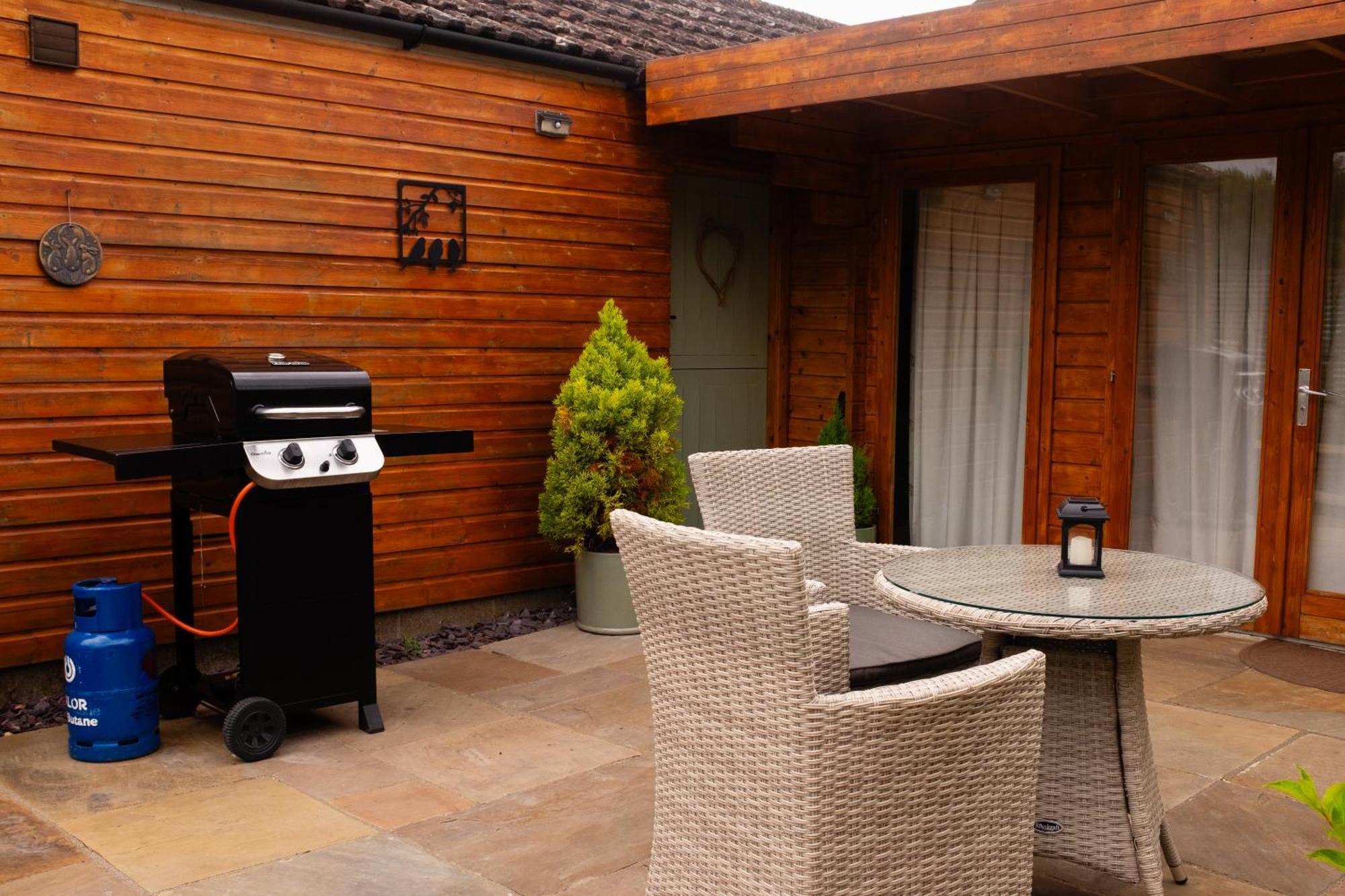 Moors Wood Relaxing ,Tranquil Retreat With Hot Tub Villa Chippenham  Eksteriør bilde