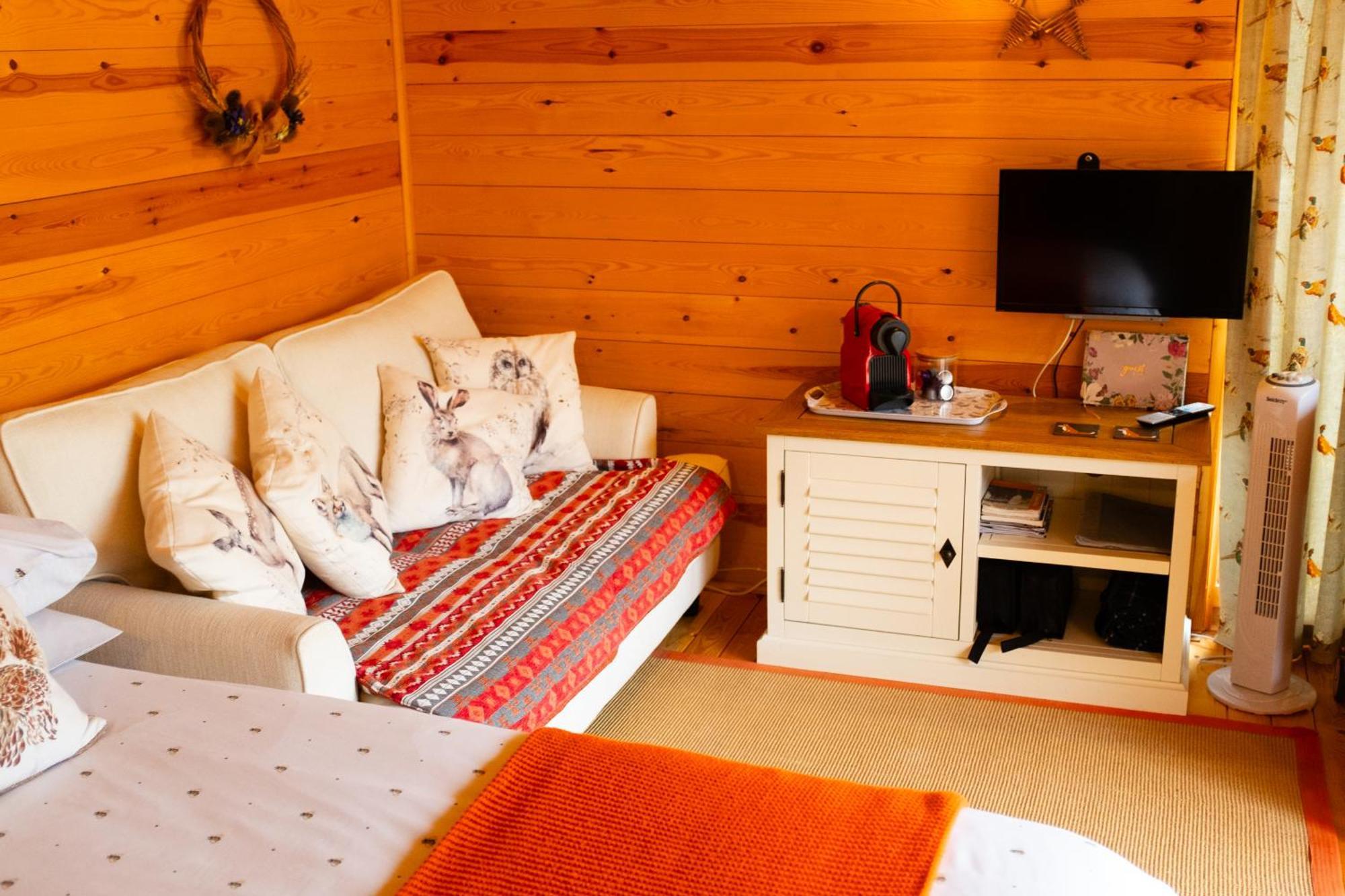 Moors Wood Relaxing ,Tranquil Retreat With Hot Tub Villa Chippenham  Eksteriør bilde