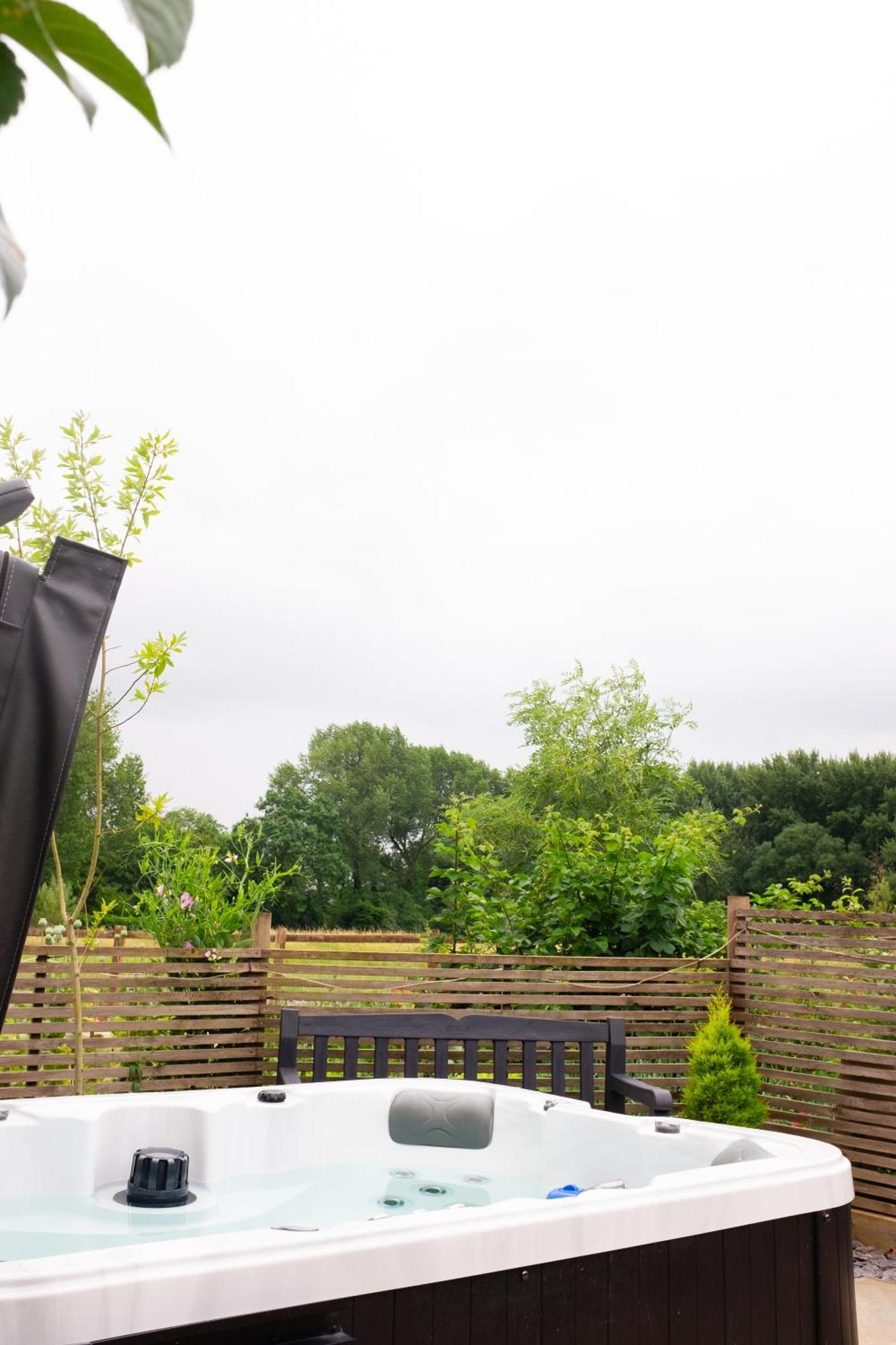 Moors Wood Relaxing ,Tranquil Retreat With Hot Tub Villa Chippenham  Eksteriør bilde