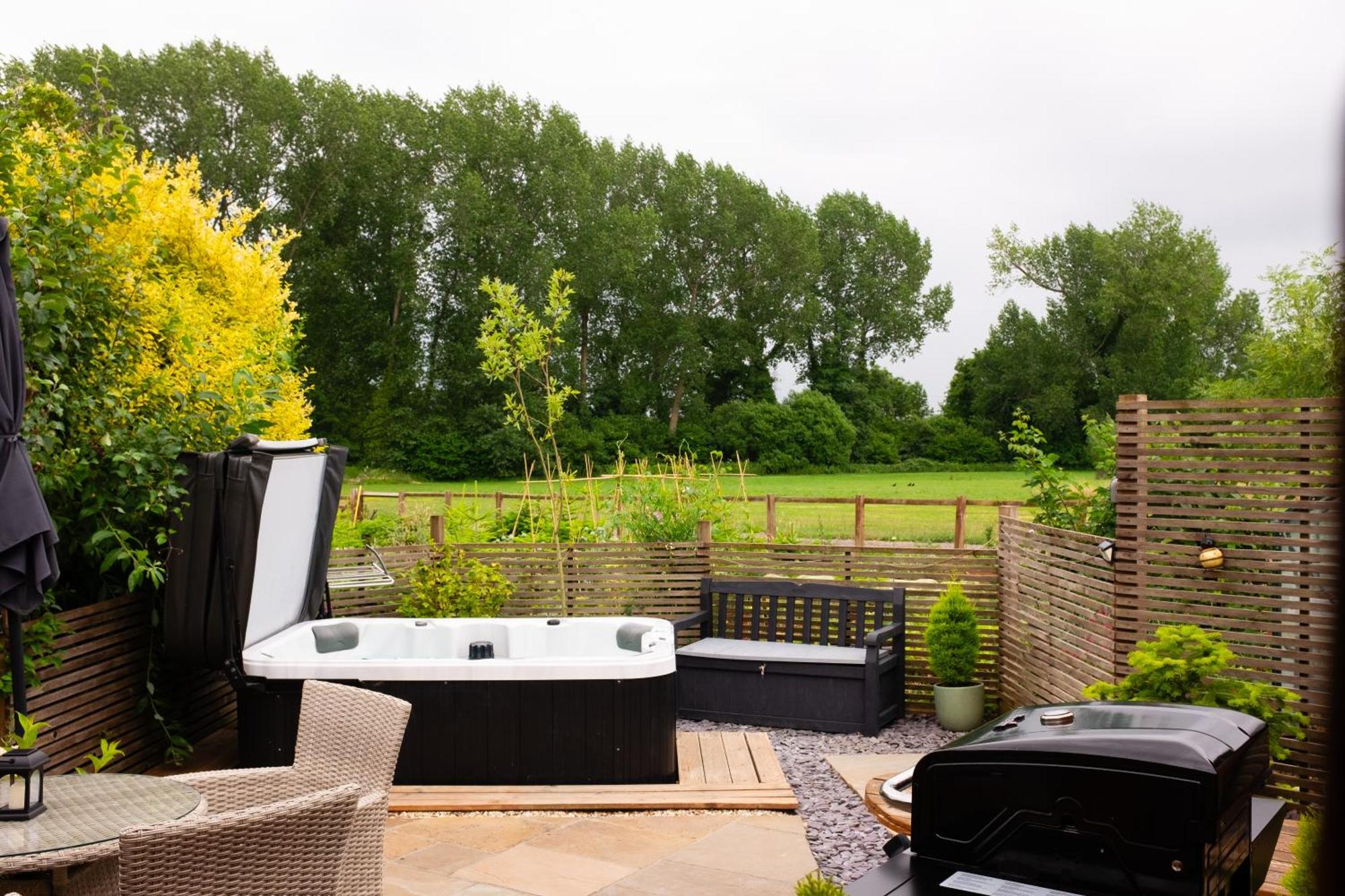 Moors Wood Relaxing ,Tranquil Retreat With Hot Tub Villa Chippenham  Eksteriør bilde