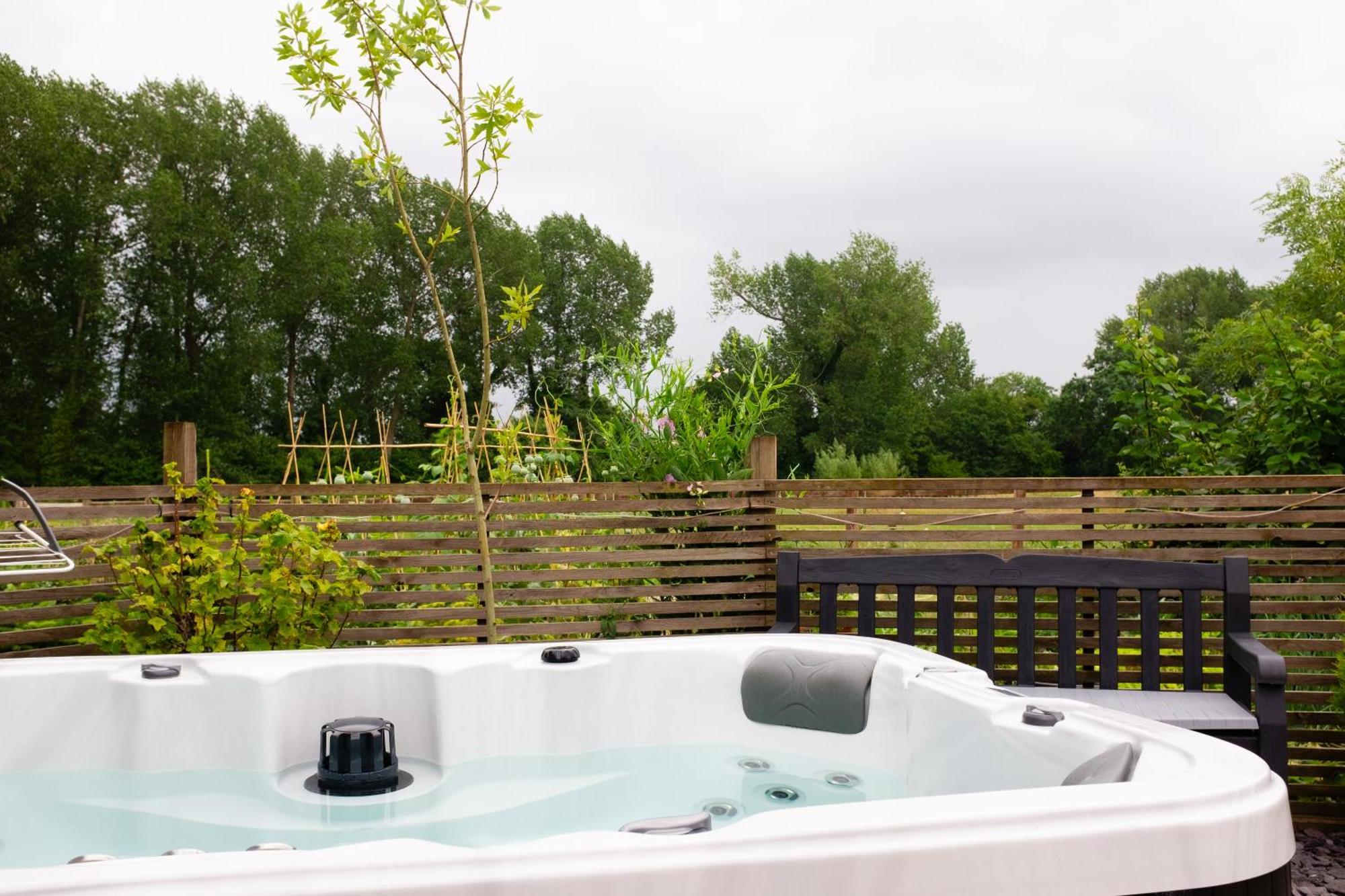 Moors Wood Relaxing ,Tranquil Retreat With Hot Tub Villa Chippenham  Eksteriør bilde